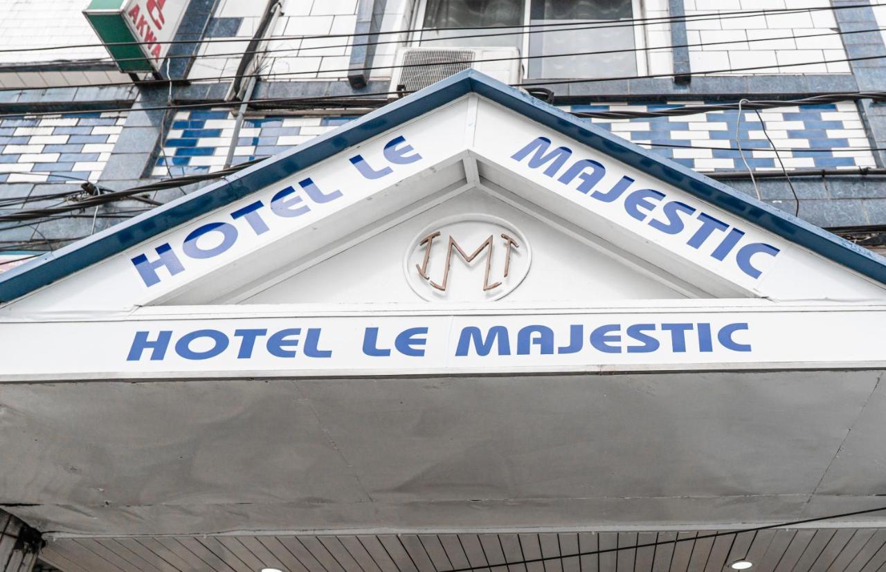 Hotel Le Majestic ドゥアラ エクステリア 写真