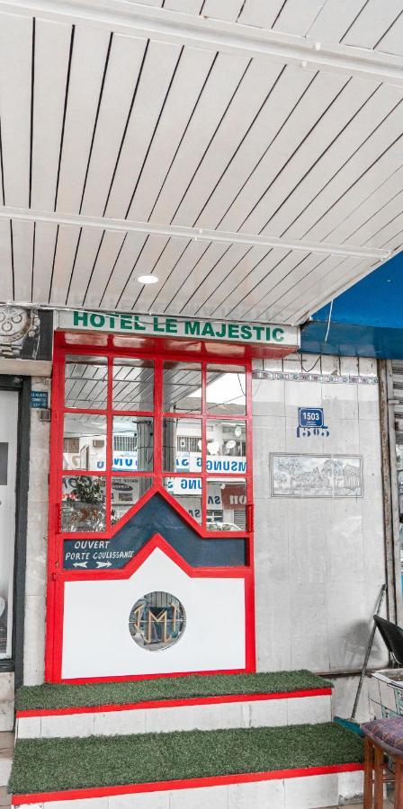 Hotel Le Majestic ドゥアラ エクステリア 写真